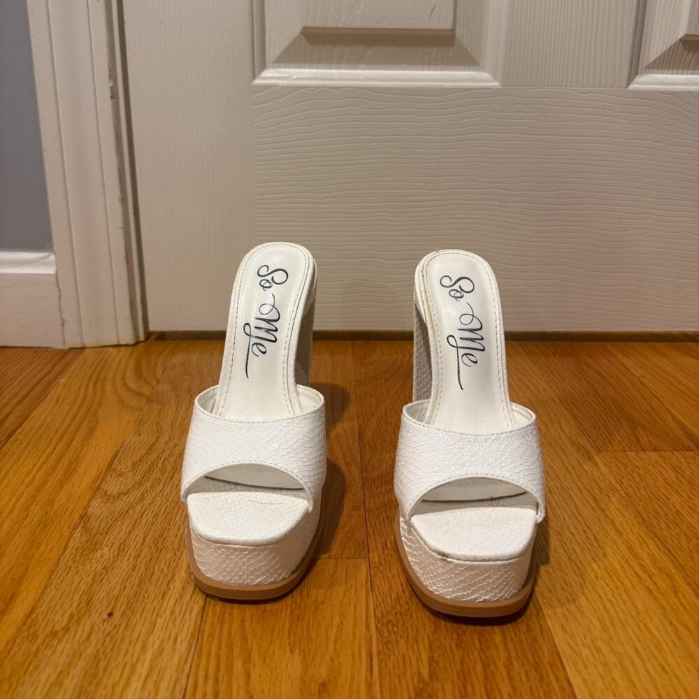 Women's white high-heeled shoes